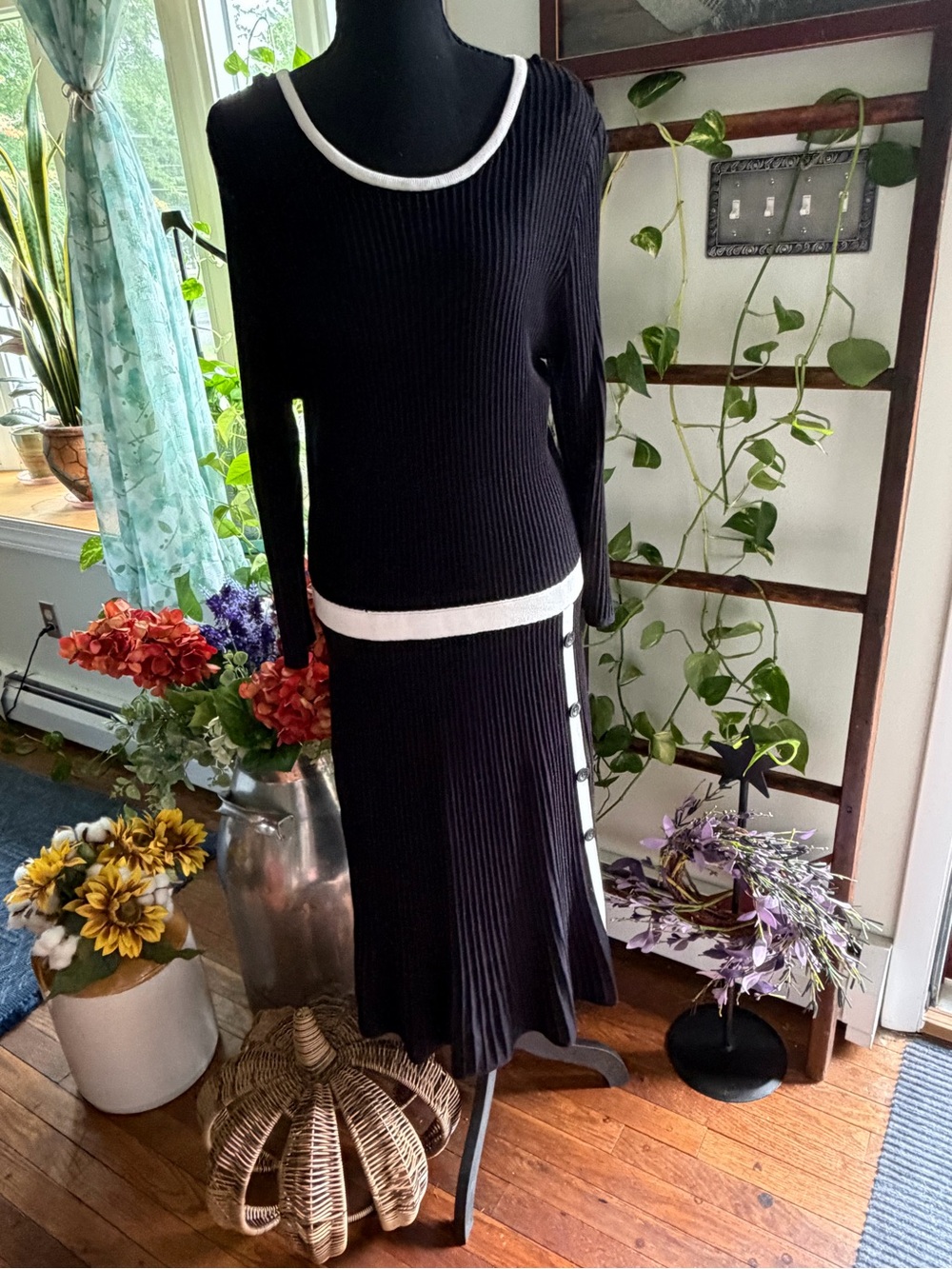 Studio One Black Ribbed Knit Midi Skirt with White Trim NWOT